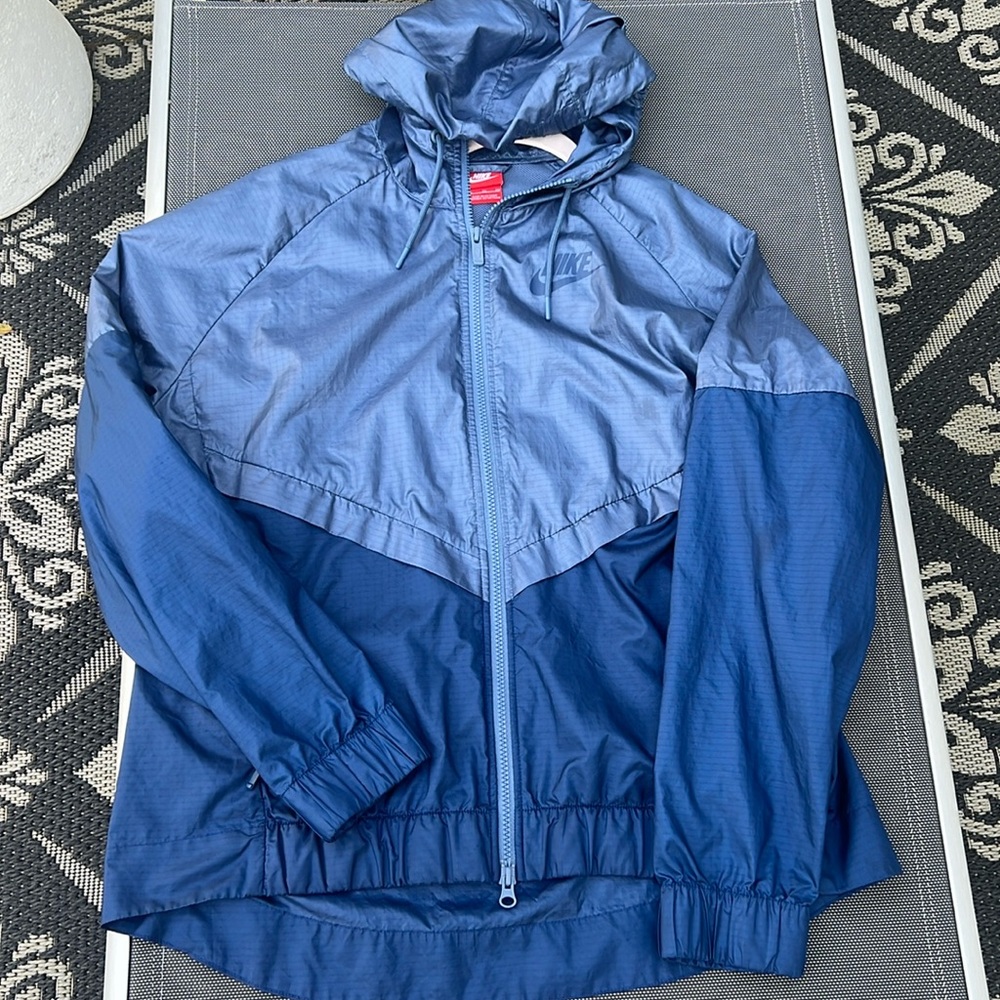 Nike Lightweight Windbreaker Navy Jacket with Hood. Size XL.